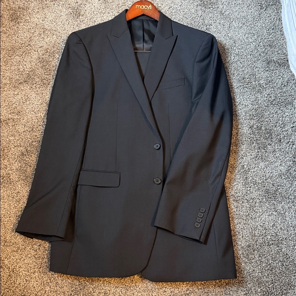 Kenneth Cole Mens 100% wool suit
